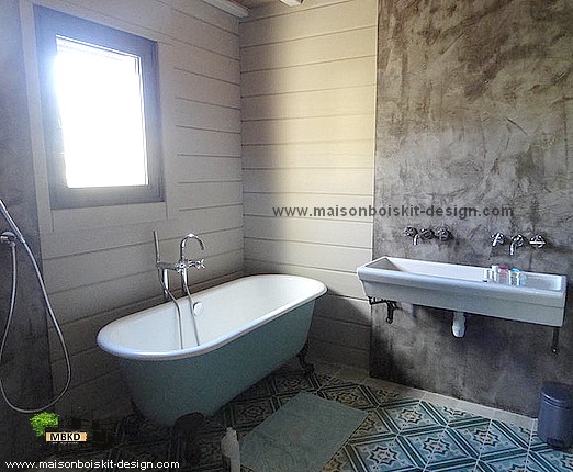 decoration baignoire salle bains maison bois