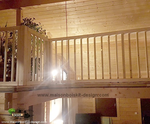 maison bois kit etage balcon terrasse