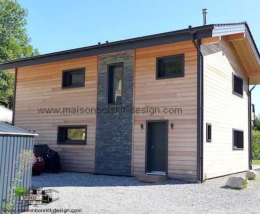 maison en ossature bois préfabriquée