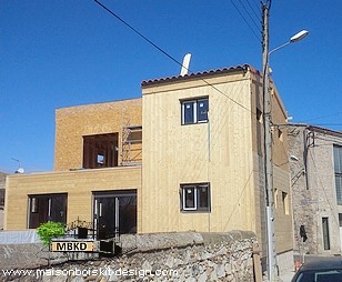 vue de la maison bois depuis la rue