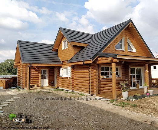 une maison en rondins de bois une maison en rondins de bois