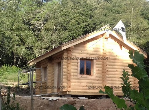 une maison en rondins